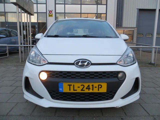Hyundai i10 1.0i Comfort rijdbare schade !!! 2018 Benzine 12