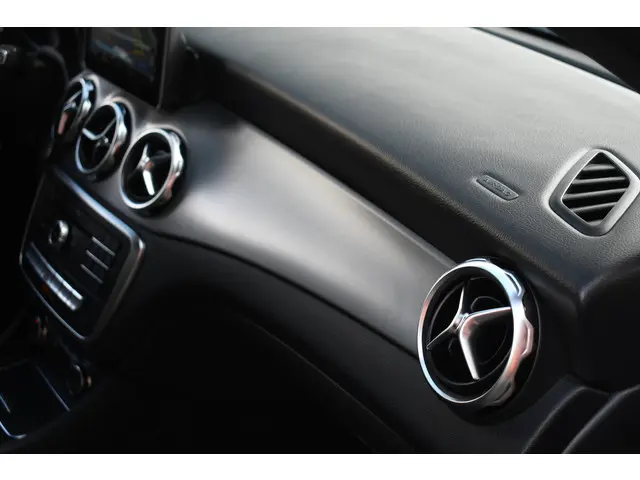 Mercedes-Benz GLA 180 AMG Night 2019 Benzine 67