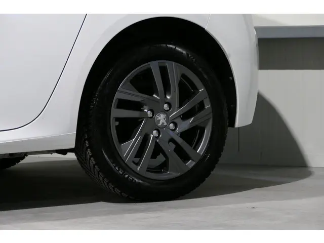 Peugeot 208 1.2 PureTech Active Pack 2022 Benzine 13