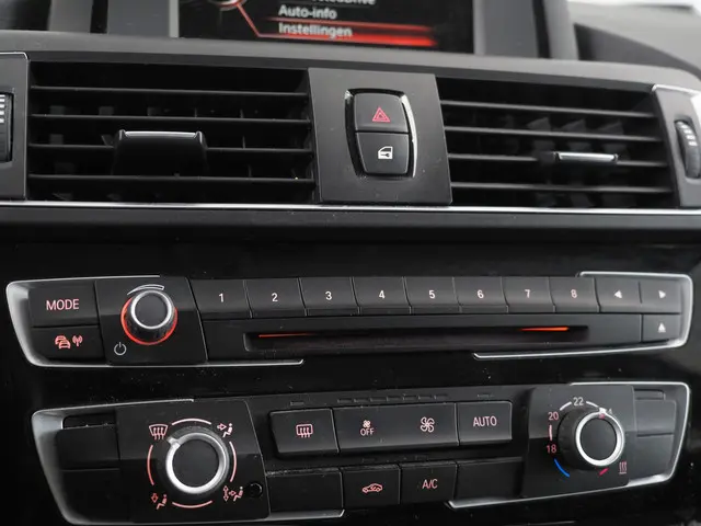 BMW 1 Serie 118i Essential 2015 Benzine 19