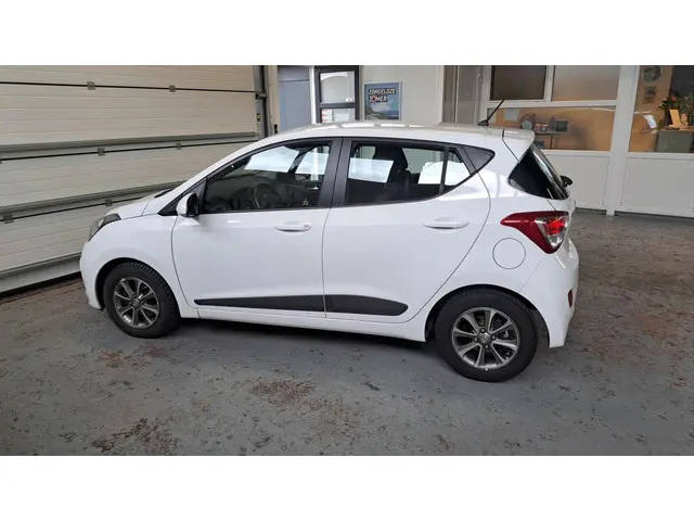 Hyundai i10 1.0i i-Motion Premium 2015 Benzine 8