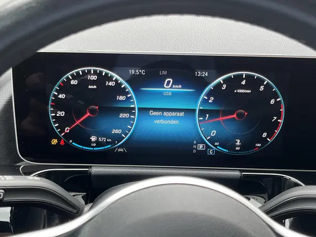 Mercedes-Benz B-Klasse 180 Launch Edition 2020 Benzine 55