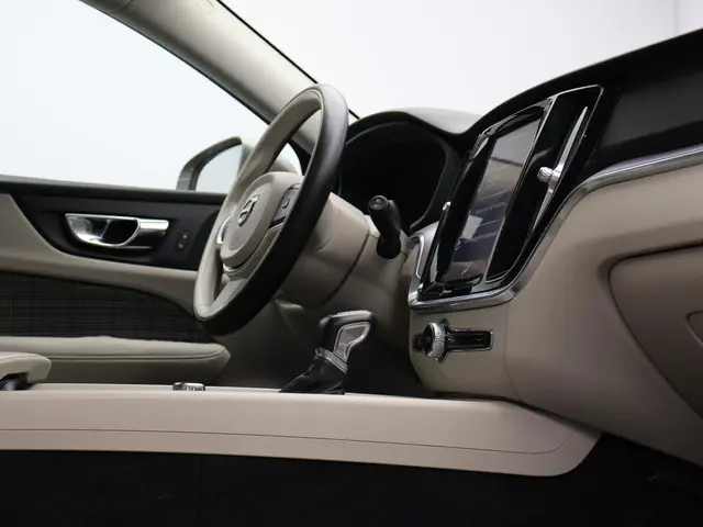 Volvo V60 2.0 T4 Momentum Pro 2020 Benzine 12
