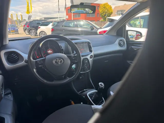 Toyota Aygo 1.0 VVT-i x-play 2017 Benzine 4