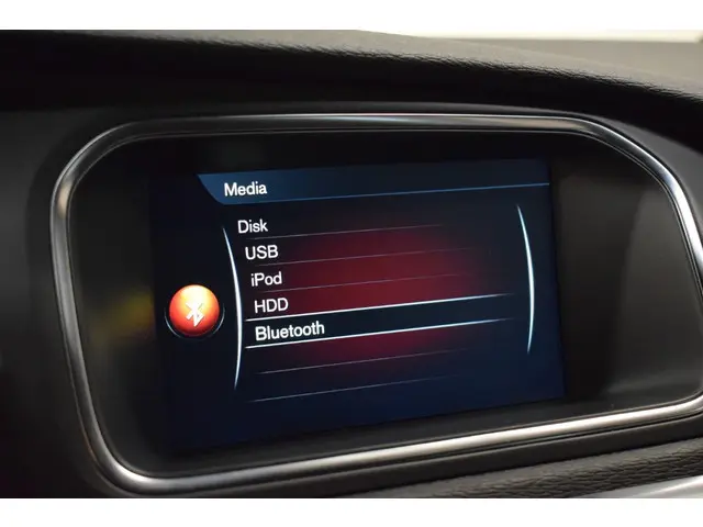 Volvo V40 T3 150pk R-Design 2015 Benzine 8