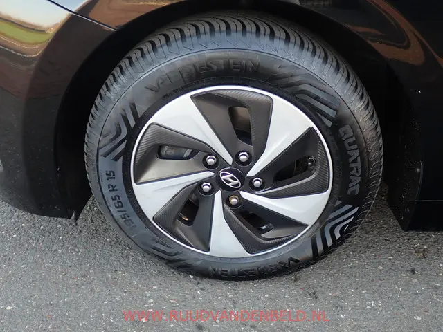 Hyundai IONIQ 1.6 GDi 2018 Hybride Benzine 25