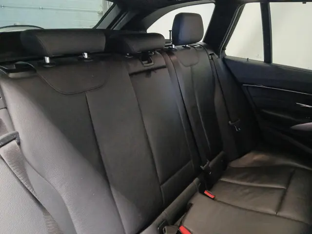 BMW 3 Serie 318i - Leer - Clima - Inbraak Schade 2019 Benzine 14