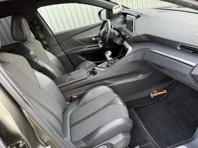 Peugeot 5008 1.2 PureTech GT-Line 7p. 2017 Benzine 19