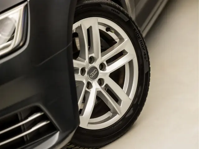 Audi A4 Avant 2.0 TFSI ultra Sport 2016 Benzine 36