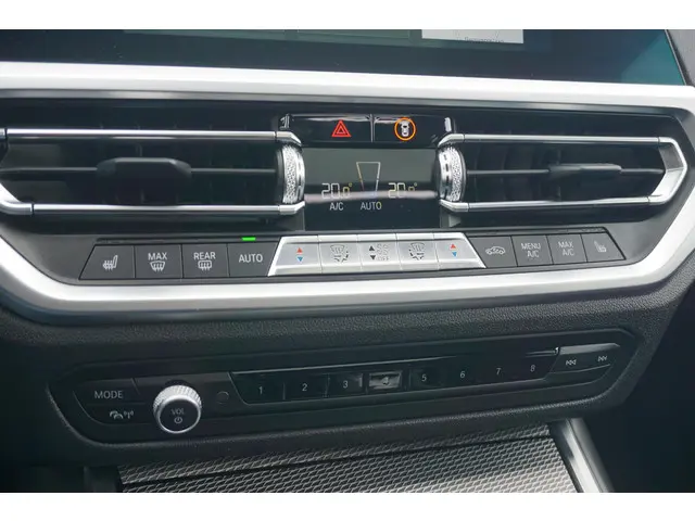 BMW 3 Serie 320i 2019 Benzine 13