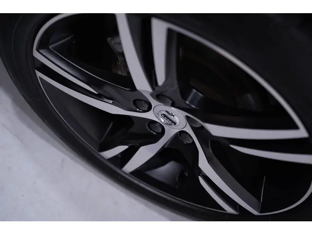 Volvo XC40 2.0 B4 Ultra Dark 2024 Benzine 17