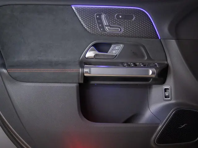 Mercedes-Benz EQB 250+ AMG Line 2024 Elektrisch 21