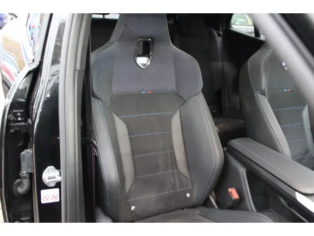 BMW iX2 EDrive20 67 kWh/M-Pakket/Pano 2024 Elektrisch 12