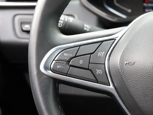Renault Clio 1.0 TCe 90PK Intens 2022 Benzine 24