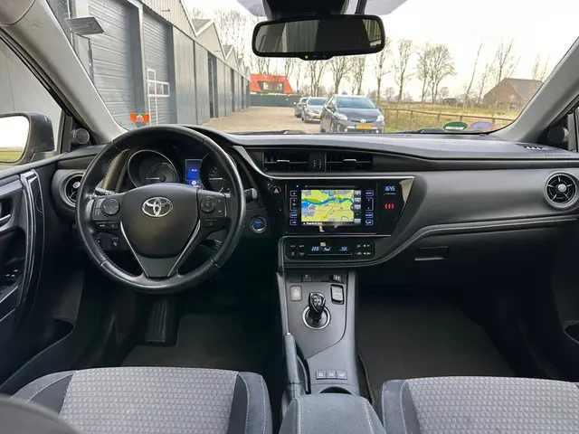 Toyota Auris 1.8 Hybrid Dynamic Go 2018 Hybride Benzine 10