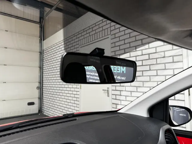 Toyota Aygo 1.0 VVT-i x-play automaat 2021 Benzine 33