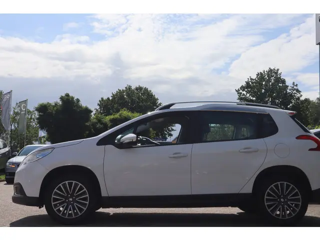Peugeot 2008 1.2 PureTech Blue Lion 2016 Benzine 7