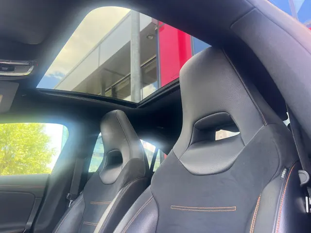 Mercedes-Benz CLA 220 Premium Plus 2019 Benzine 14