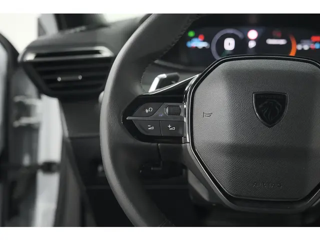 Peugeot 2008 PureTech 130 EAT8 Allure 2024 Benzine 31