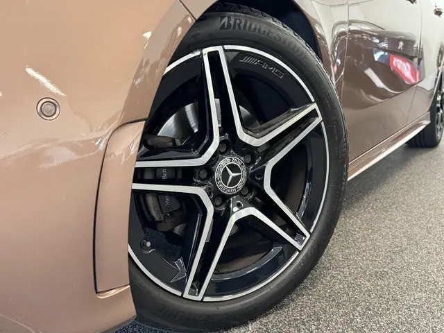 Mercedes-Benz A-Klasse 200 AMG-LINE 2021 Benzine 9
