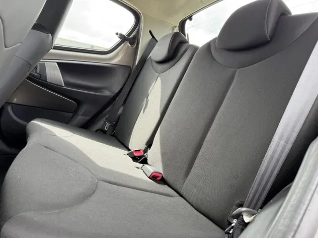 Toyota Aygo 1.0 VVT-i Now 2014 Benzine 9