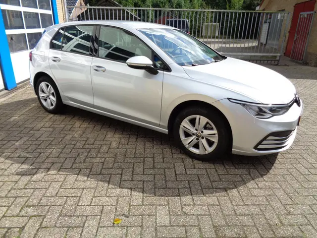 Volkswagen Golf 1.0 eTSI Life 2021 Benzine 3