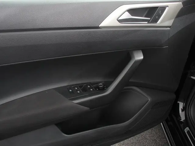 Volkswagen Polo 1.0 TSI Move 2024 Benzine 12