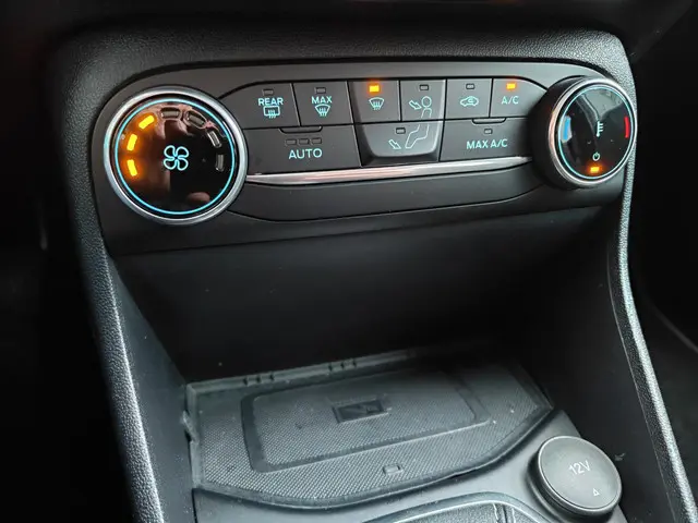 Ford Fiesta 1.0 EcoBoost Hybrid Titanium 2023 Benzine 17