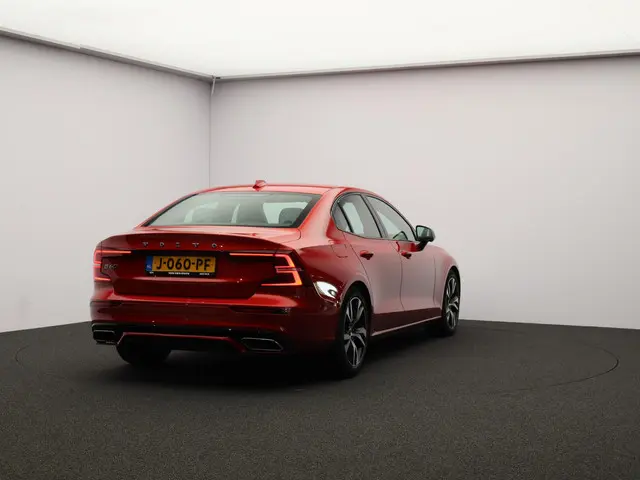 Volvo S60 2.0 B3 R-Design 2020 Benzine 30