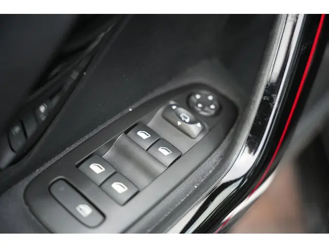 Peugeot 2008 1.2 PureTech GT-line 2018 Benzine 18