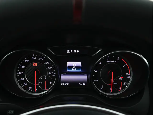 Mercedes-Benz CLA AMG 45 4MATIC Ambition 2018 Benzine 22