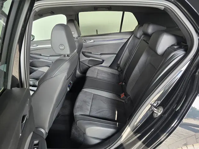 Volkswagen Golf 1.5 eTSI Edition 50 2024 Benzine 27