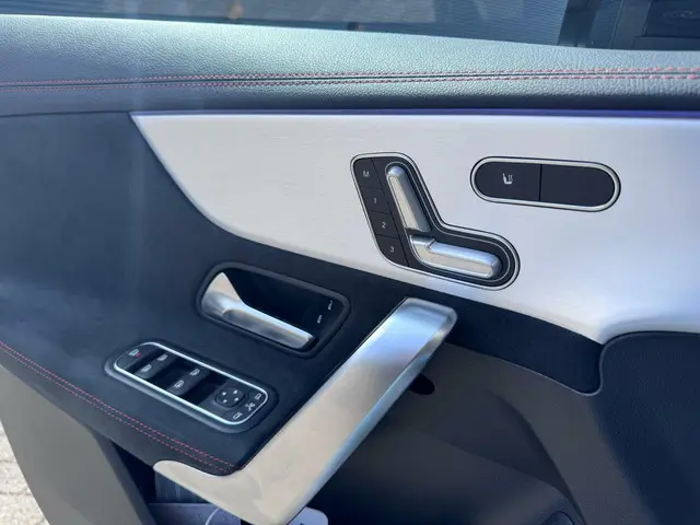 Mercedes-Benz CLA 200 AMG Line 2022 Benzine 26