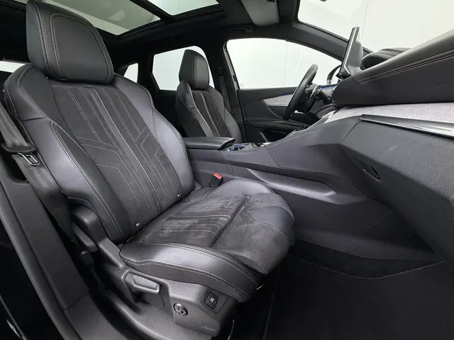 Peugeot 3008 1.6 HYbrid4 300 GT 2022 Hybride Benzine 42