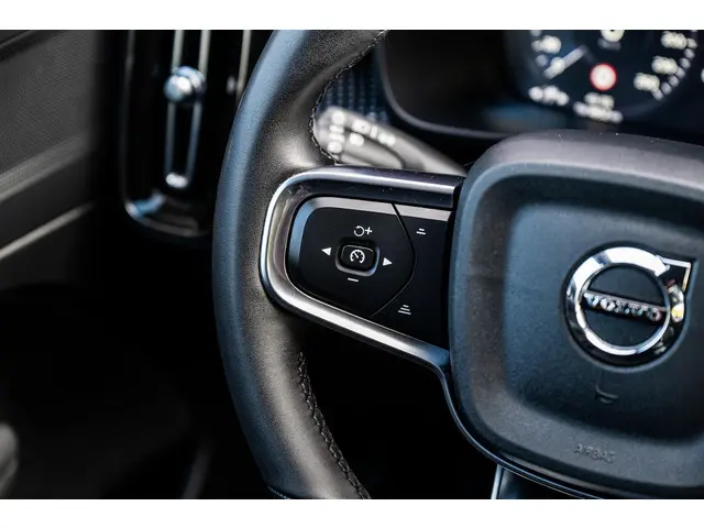 Volvo XC40 2.0 B4 R-Design 2022 Benzine 23