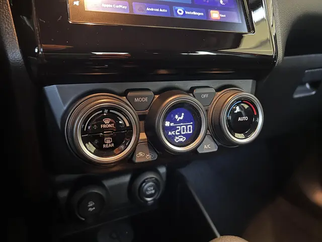 Suzuki Swift 1.2 SportLine Smart Hybrid 2023 Benzine 17