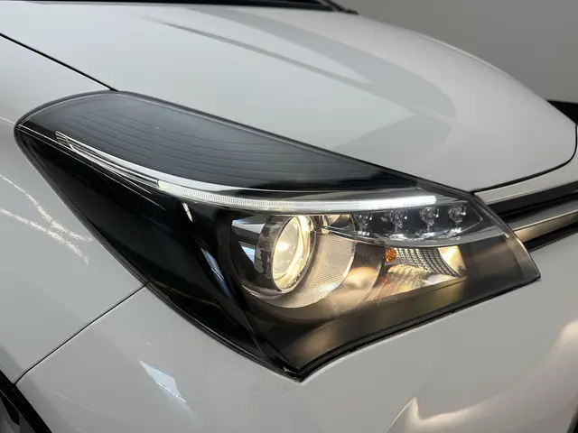 Toyota Yaris 1.5 Hybrid Comfort 2015 Hybride Benzine 18