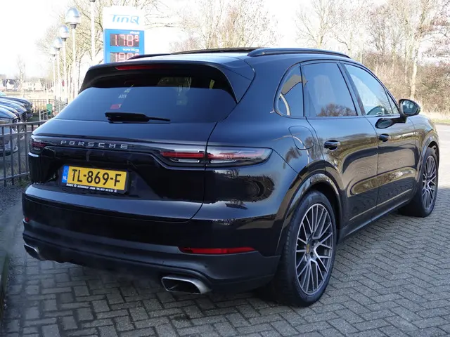 Porsche Cayenne 3.0 E-Hybrid 2018 Hybride Benzine 3