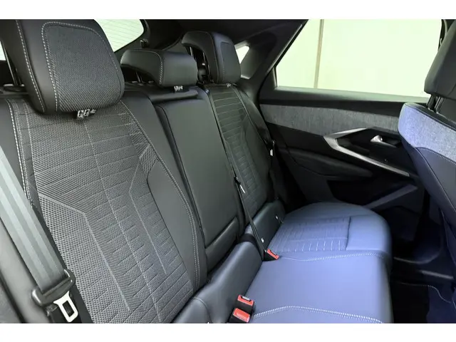 Peugeot 3008 1.2 Hybrid 145 GT 2025 Hybride Benzine 16