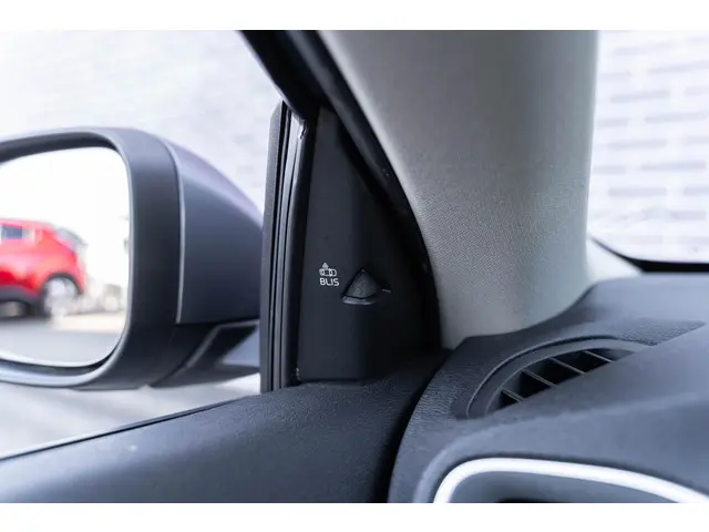 Volvo V40 T3 Automaat Inscription 2018 Benzine 36