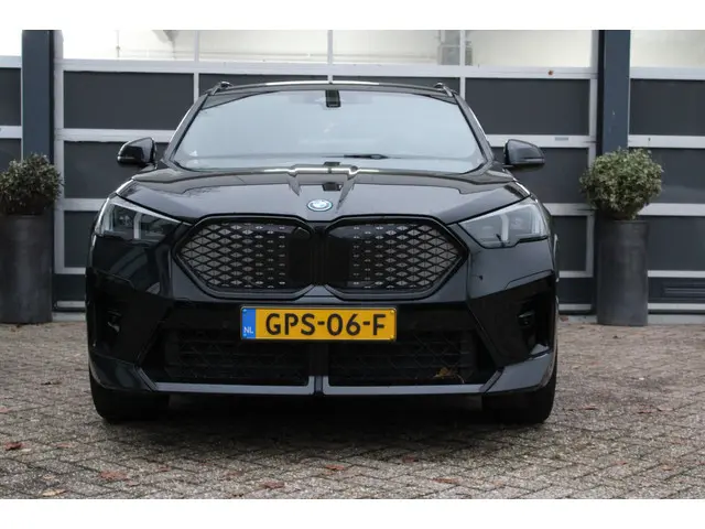 BMW iX2 EDrive20 67 kWh/M-Pakket/Pano 2024 Elektrisch 3