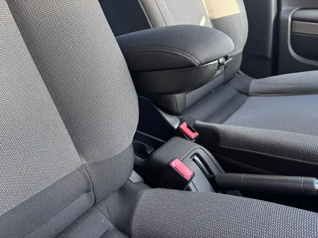 Citroën C4 Cactus 1.2 PureTech Business 2015 Benzine 17