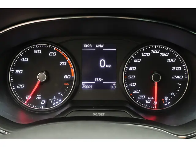 SEAT Arona 1.0 TSI Style Business Intense 2019 Benzine 4