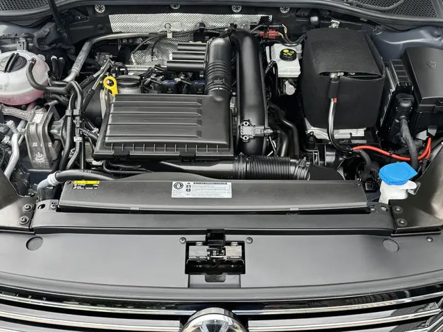 Volkswagen Passat 1.4 TSI ACT Highline 2017 Benzine 19