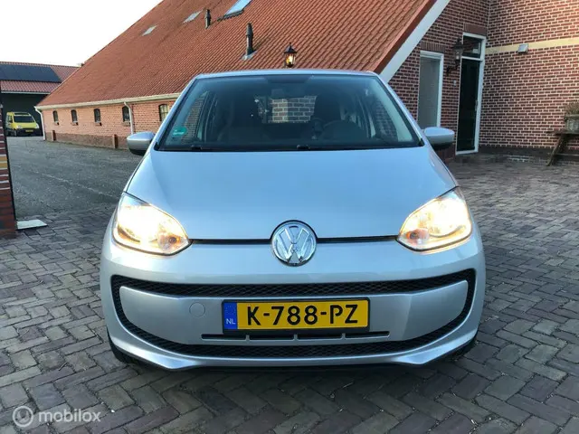 Volkswagen up! 1.0 move up! BlueMotion Nw APK 2013 Benzine 2