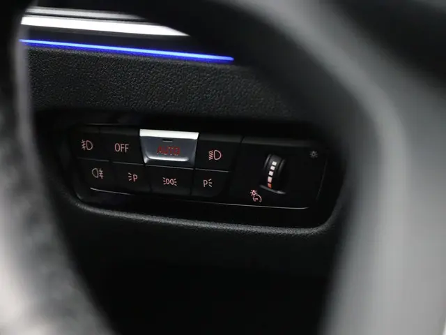 BMW 3 Serie Touring 318i 2021 Benzine 22