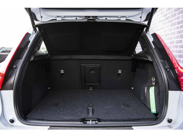 Volvo XC40 2.0 B4 Plus Dark 2025 Benzine 30