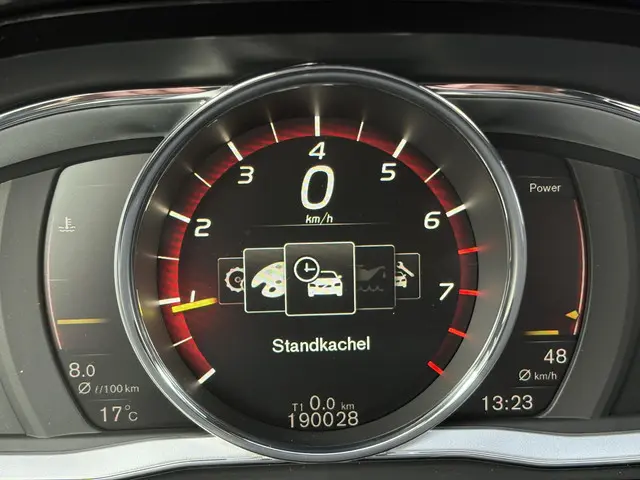 Volvo V60 2.0 T3 R-Design 2017 Benzine 23