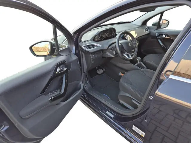 Peugeot 208 1.2 PureTech Allure | automaat 2017 Benzine 9