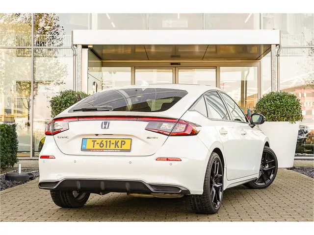 Honda Civic 2.0i e:HEV SPORT 2023 Hybride Benzine 3